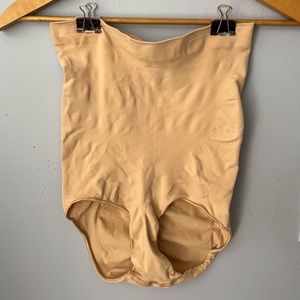 🦋Skims brief shapewear🦋